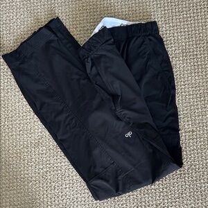 Alo trouser w flip waist, zipper detail on legs